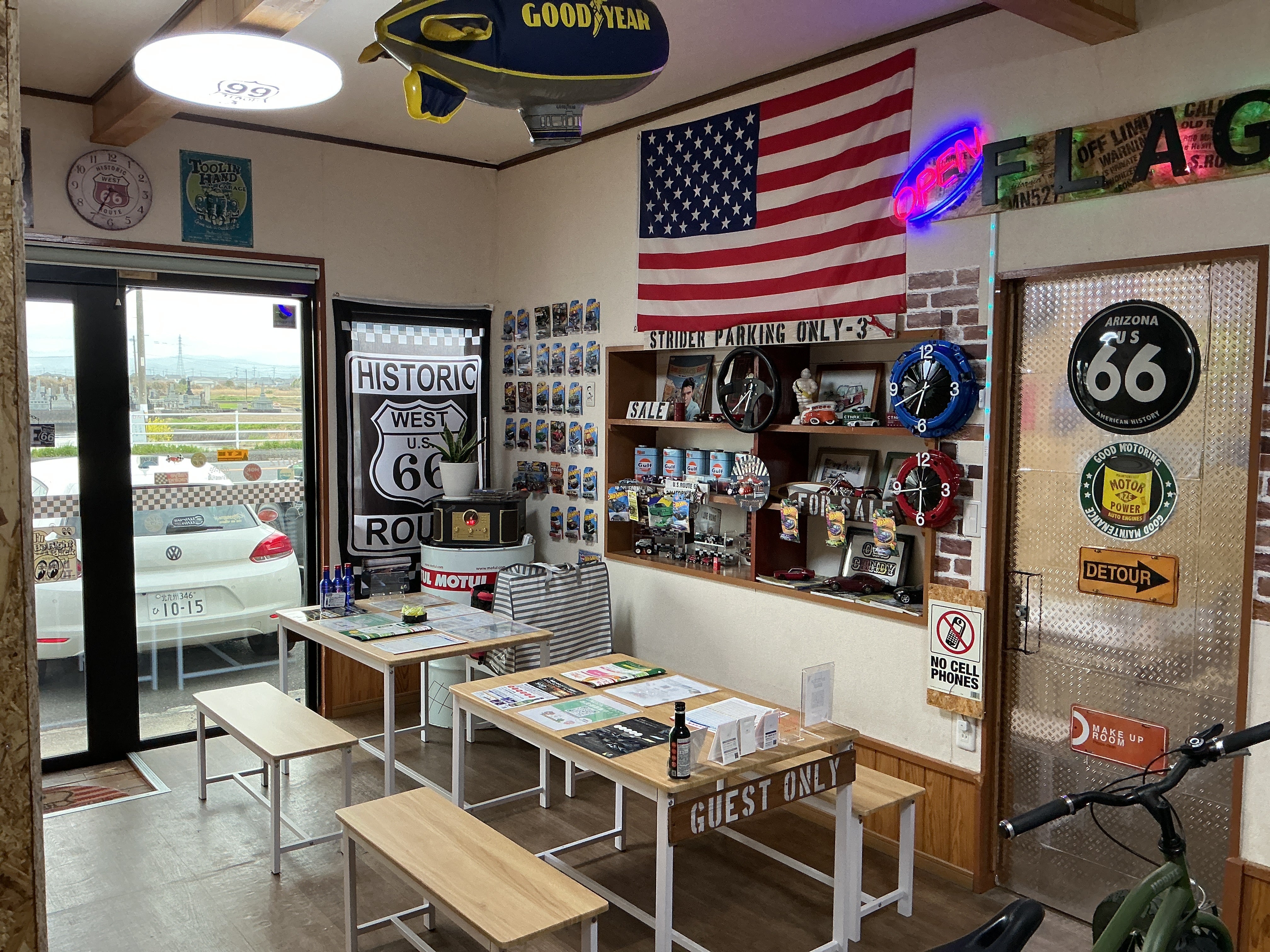まるで雑貨屋★心が弾む、おしゃれで温かい店内空間！の写真